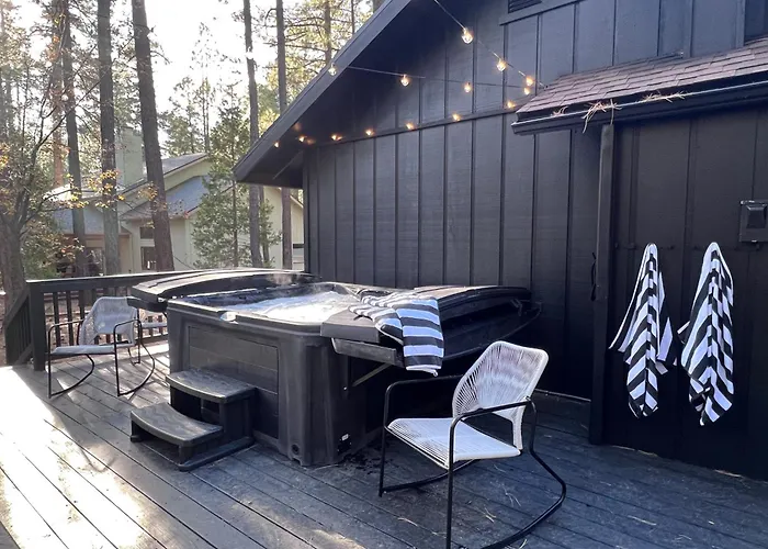 Hot Tub & Game Room! Pinetop 'wild Horse Retreat'