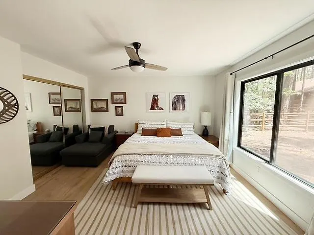 Hot Tub & Game Room! Pinetop 'wild Horse Retreat' Holiday home